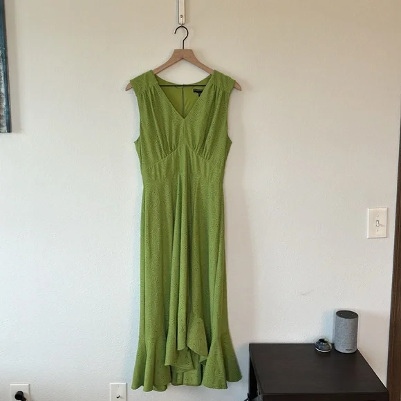 Maggy London V-Neck Empire Flare Midi Dress - Picture 5 of 11